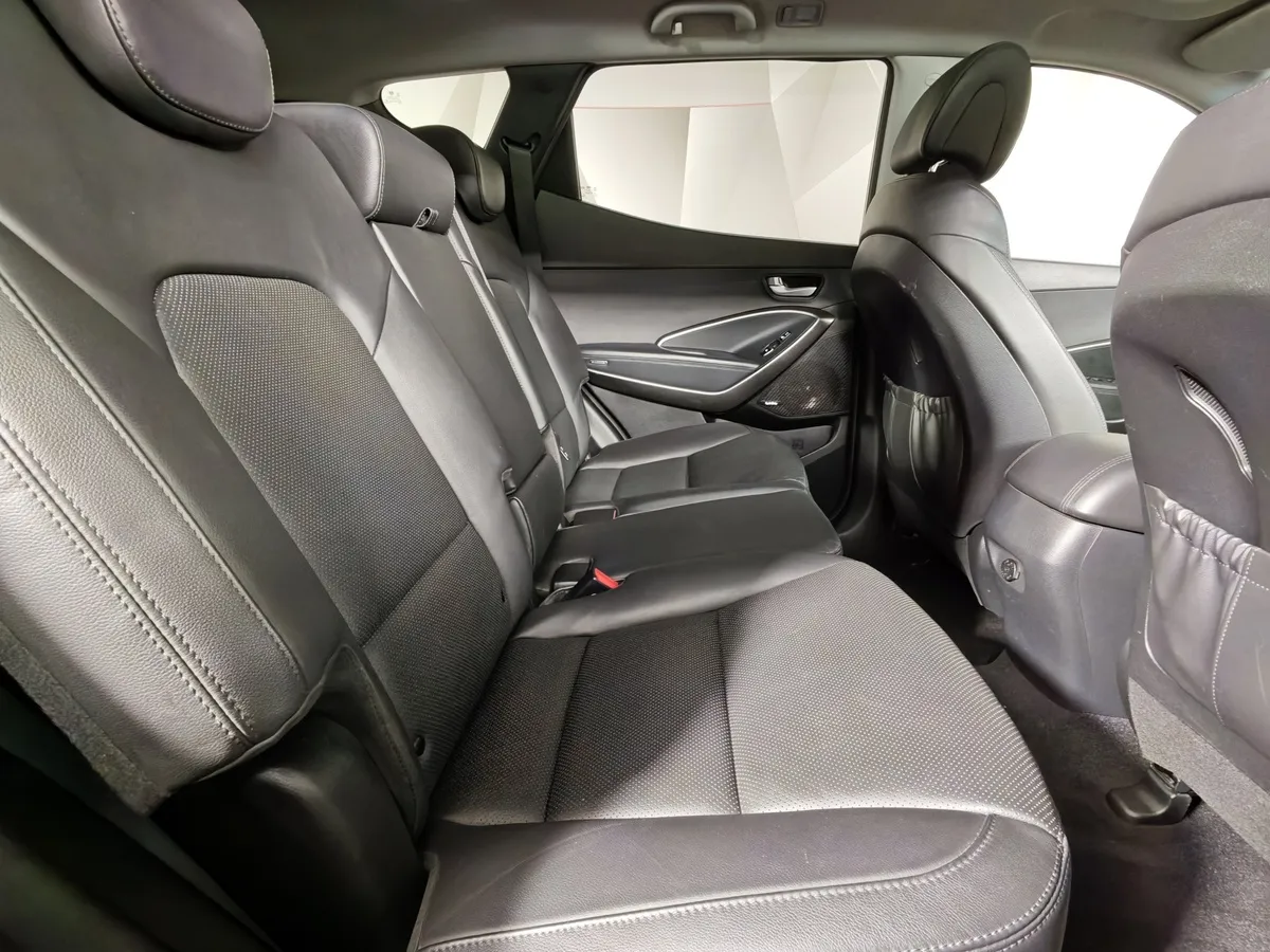 Hyundai Santa Fe 2.4 AT 4WD (175 л.с.) High-tech Черный в АВИЛОН. Слайд №16