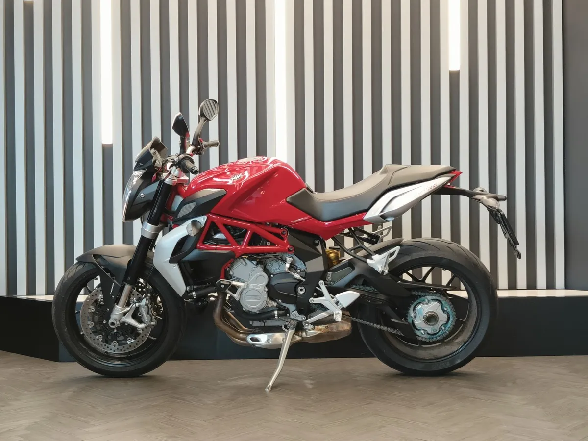 MV Agusta Brutale 798 см³ (110 л.с) (110) 798 Красный в АВИЛОН. Слайд №3