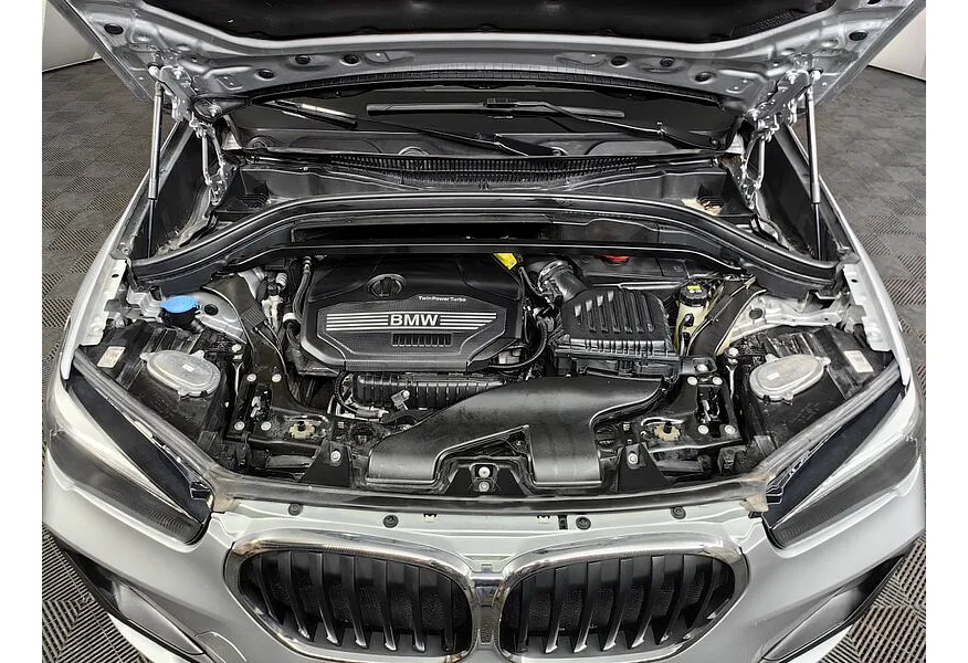 BMW X1 18i sDrive AT (136 л.с.) Серебристый в АВИЛОН. Слайд №10