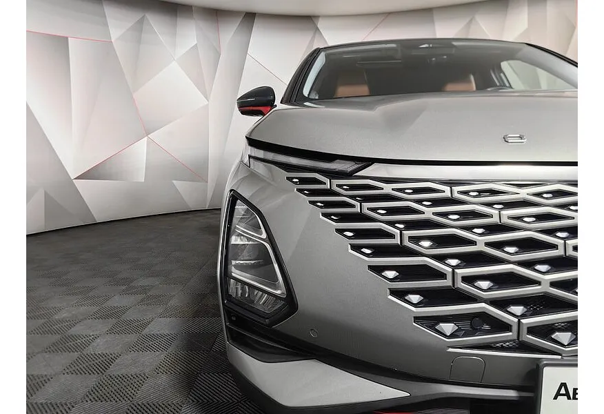 АВИЛОН - Omoda C5 1.5T CVT (147 л.с.) Ultimate (двухцветный, красные элементы экстерьера) Серебристый - slide 17