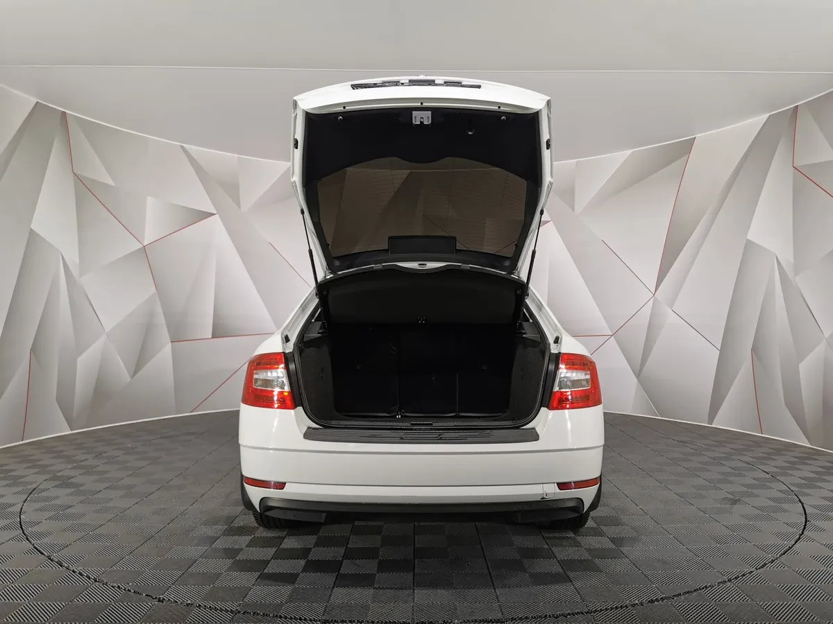 Skoda Octavia 1.6 AT (110 л.с.) Белый в АВИЛОН. Слайд №10