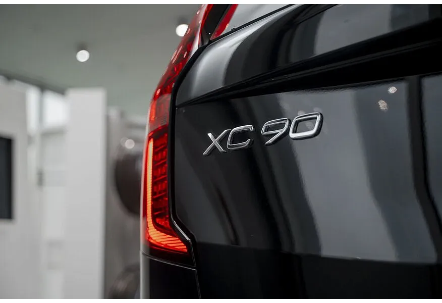 Volvo XC90 2.0 T8 plug-inhybrid AT AWD (7 мест) (455 л.с.) Ultra Bright Черный в АВИЛОН. Слайд №8