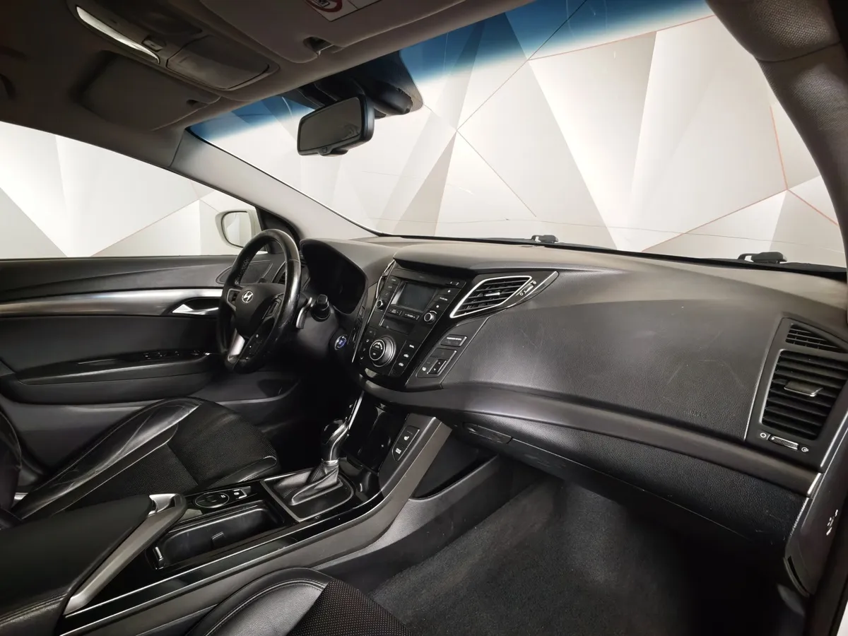 Hyundai i40 2.0 AT (150 л.с.) Premium Белый в АВИЛОН. Слайд №12
