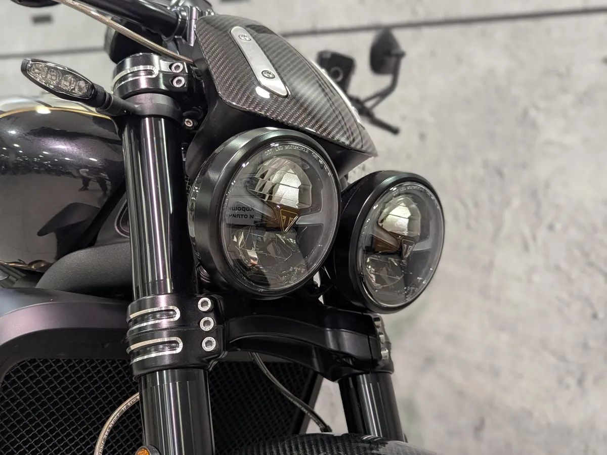 Triumph Rocket III 2294 см³ (148 л.с.) (148) 2294 Черный в АВИЛОН. Слайд №7