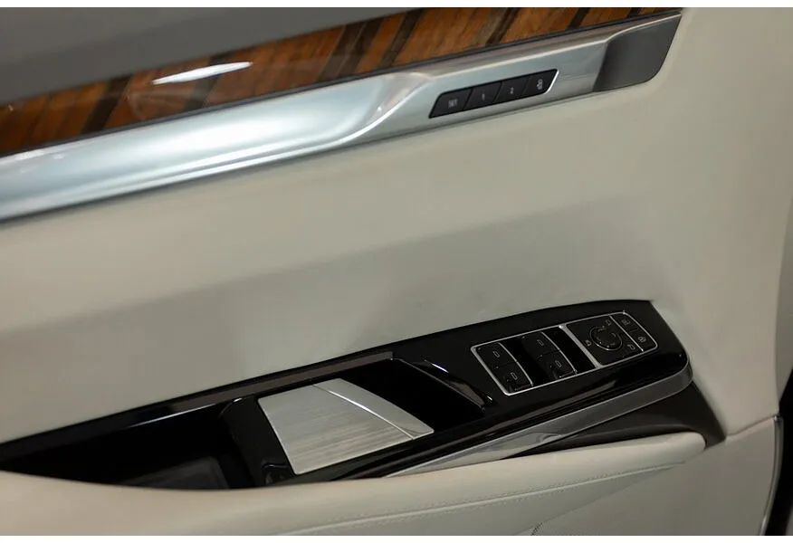 Cadillac Escalade 6.2 V8 AT AWD (420 л.с.) Sport Platinum Черный в АВИЛОН. Слайд №19