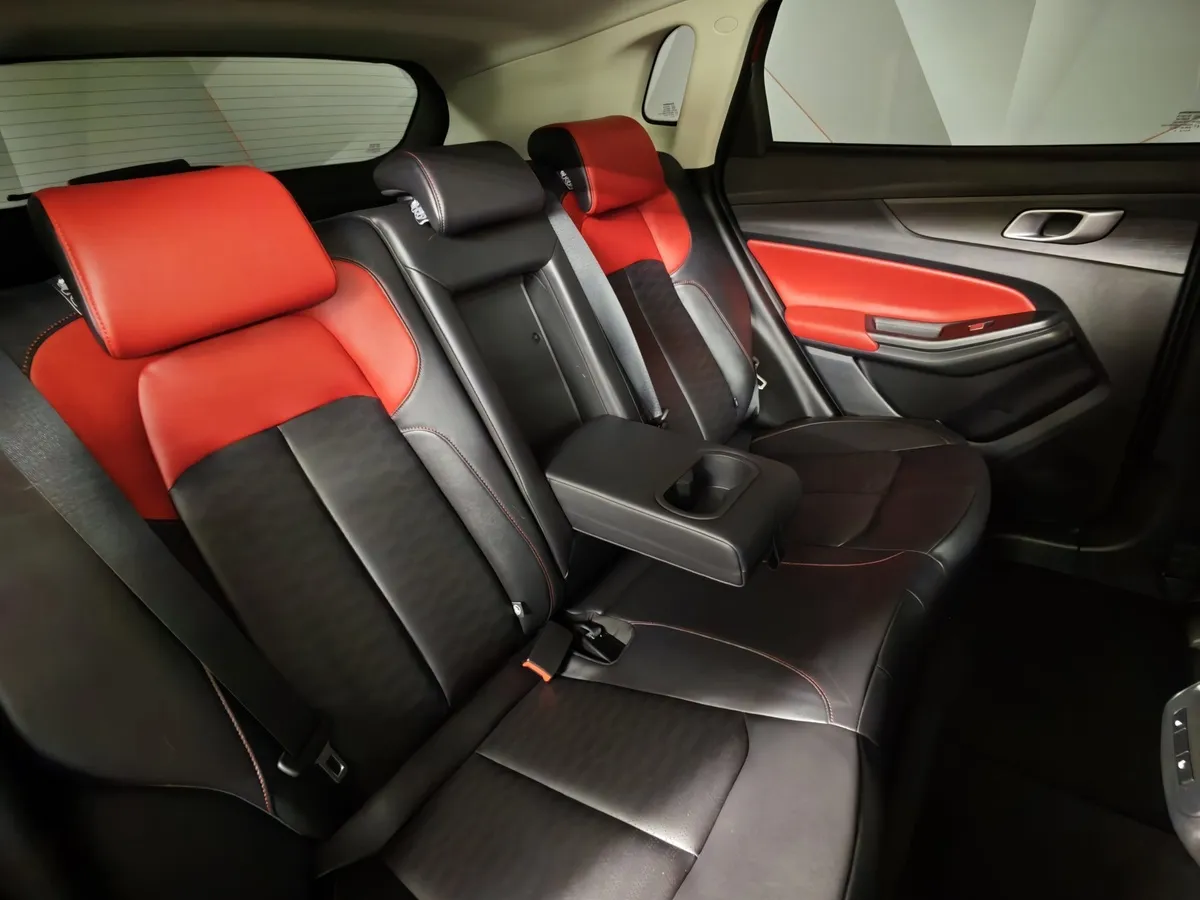 Changan UNI-S 1.5T 7DCT 2WD (181 л.с.) Tech Красный в АВИЛОН. Слайд №17