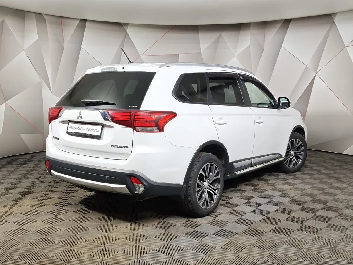 Mitsubishi Outlander 2.0 CVT 4WD (146 л.с.) Белый в АВИЛОН. Слайд №2