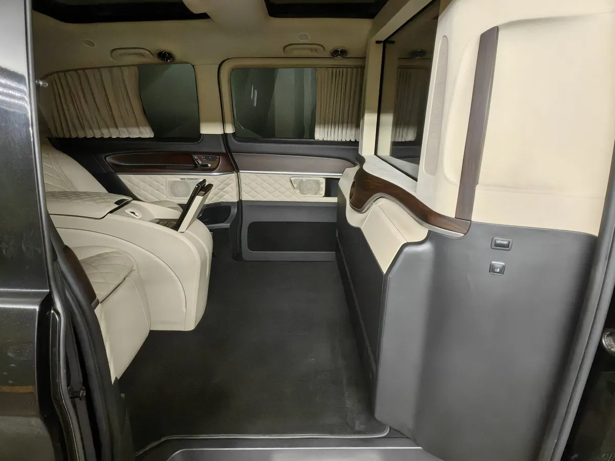 Mercedes-Benz V-Класс V 250 d AT L2 4x4 (190 л.с.) Exclusive Черный в АВИЛОН. Слайд №13