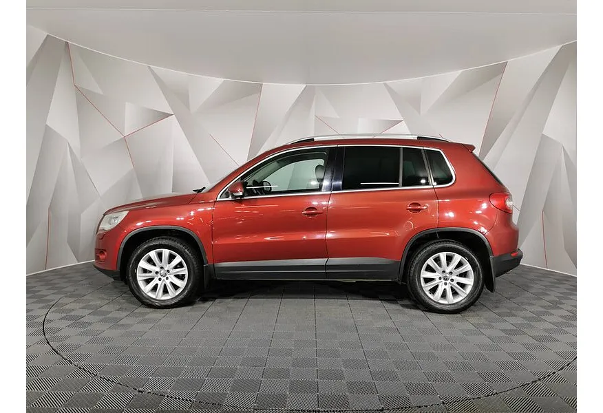 Volkswagen Tiguan 2.0 TSI 4Motion AT (180 л.с.) Sport & Style Красный в АВИЛОН. Слайд №5