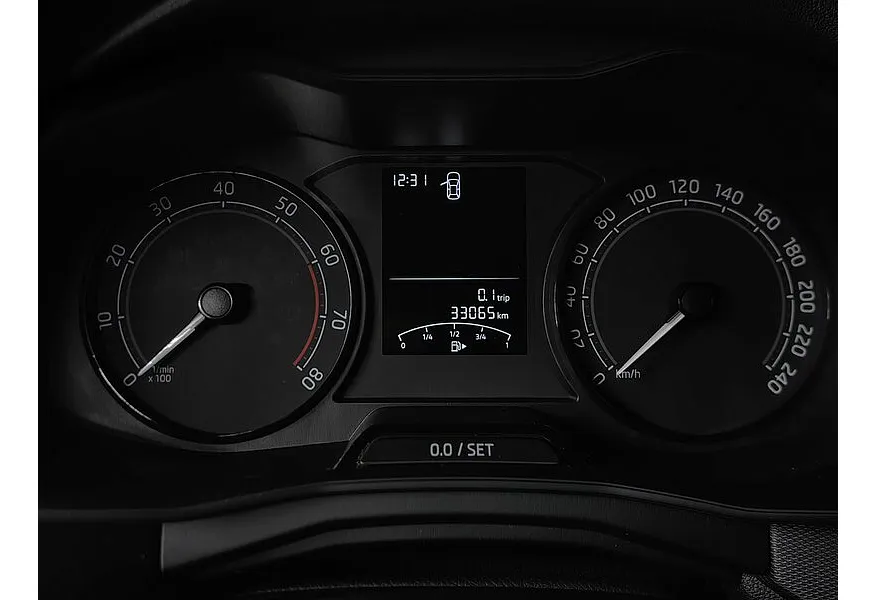 Skoda Rapid 1.6 MT (90 л.с.) Красный в АВИЛОН. Слайд №18