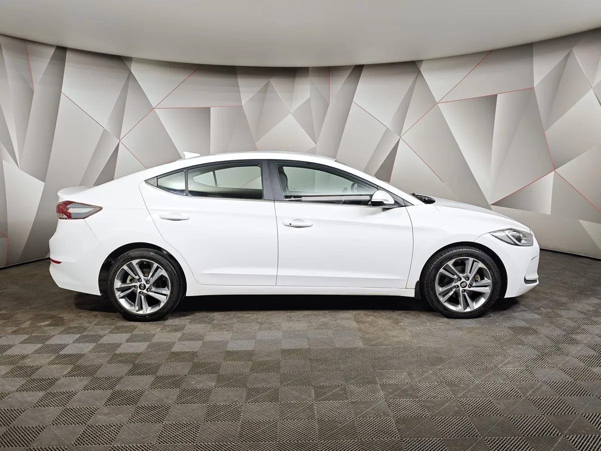 Hyundai Elantra 2.0 - 6AT (150 л.с.) Elegance + Style Белый в АВИЛОН. Слайд №6
