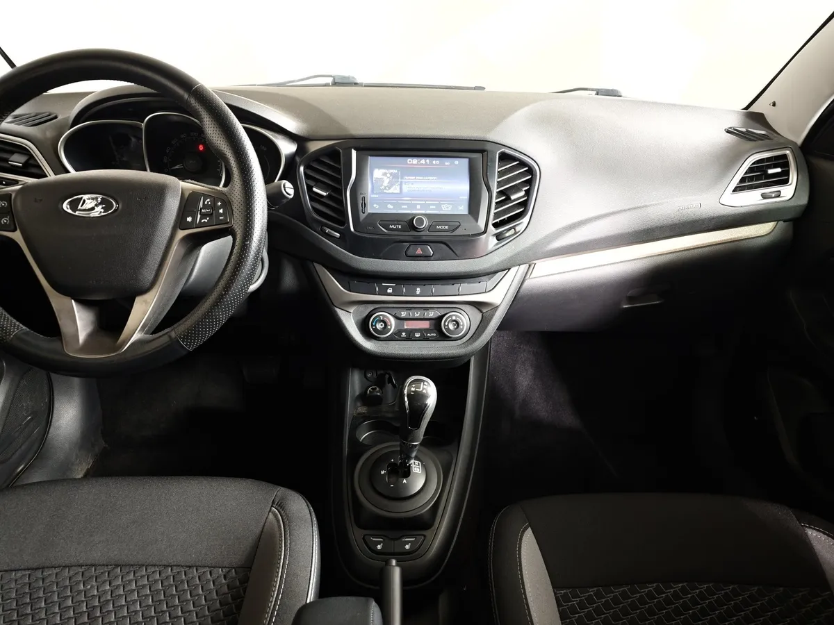 ВАЗ (Lada) Vesta 1.8 AMT (122 л.с.) Черный в АВИЛОН. Слайд №12