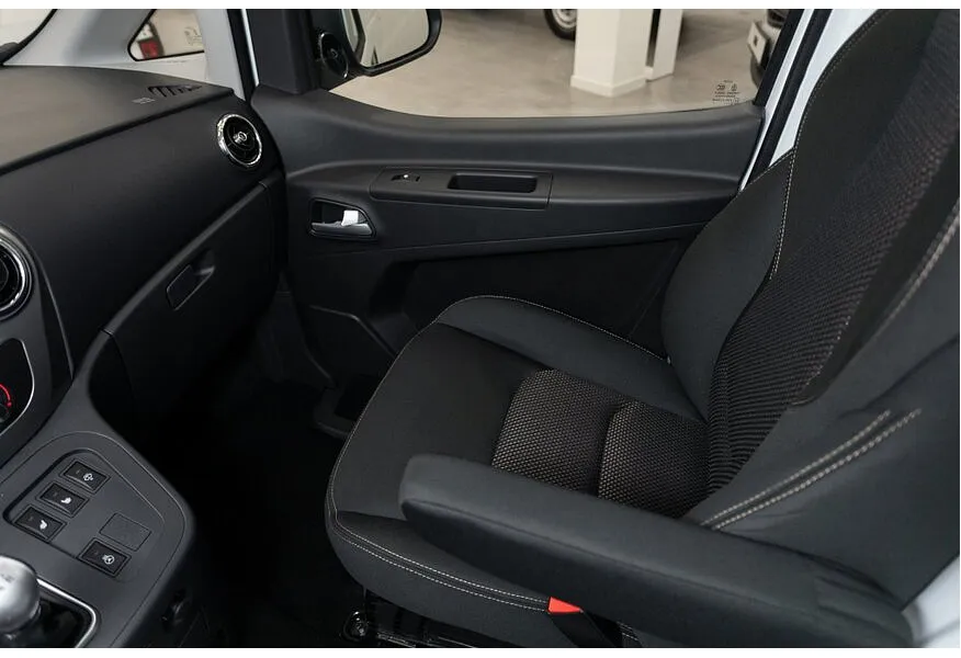 Sollers SF1 1.5 MT (136 л.с.) Черный в АВИЛОН. Слайд №4 Sollers SF1 1.5 MT (136 л.с.) Черный в АВИЛОН. Слайд №4