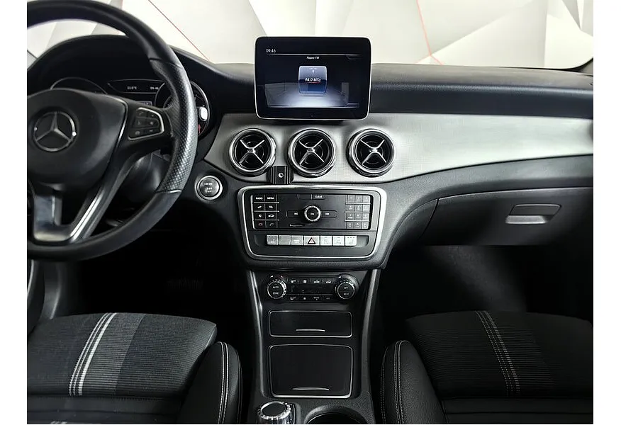 Mercedes-Benz GLA 200 7G-DCT (150 л.с.) Особая серия Серый в АВИЛОН. Слайд №15