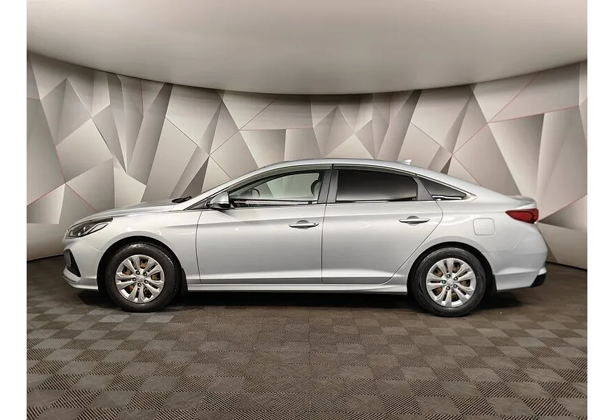 Hyundai Sonata 2.0 MPi AT (150 л.с.) Comfort Серебристый в АВИЛОН. Слайд №3