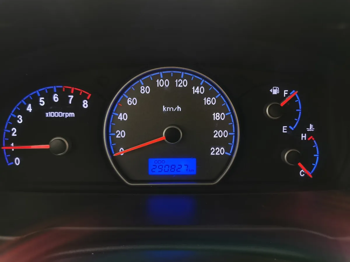 Hyundai Elantra 1.6 MT (105 л.с.) Серый в АВИЛОН. Слайд №13