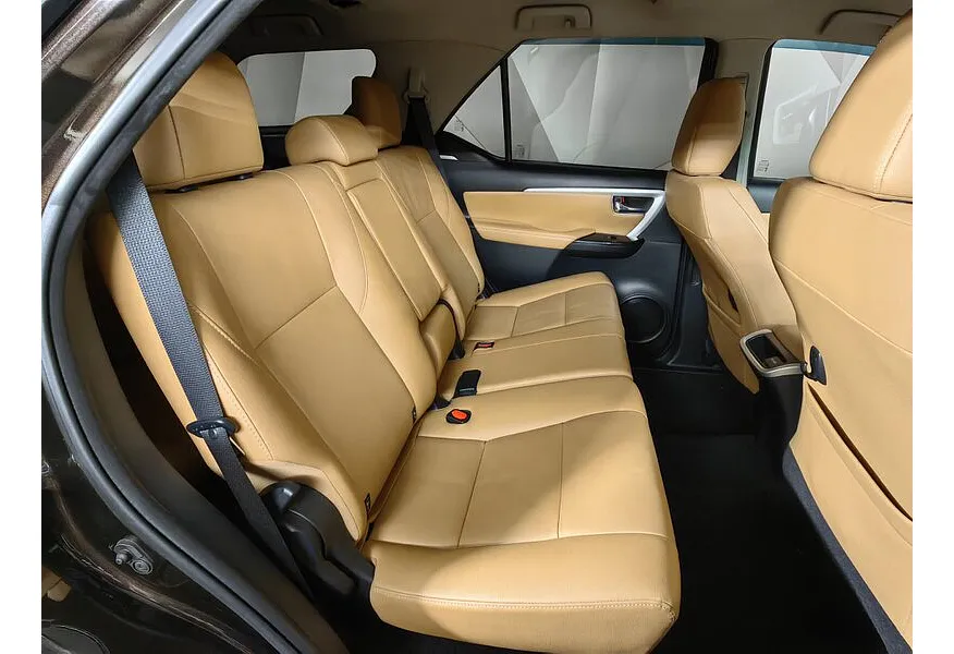 Toyota Fortuner 2.8 TD AT 4WD (177 л.с.) Комфорт Коричневый в АВИЛОН. Слайд №15