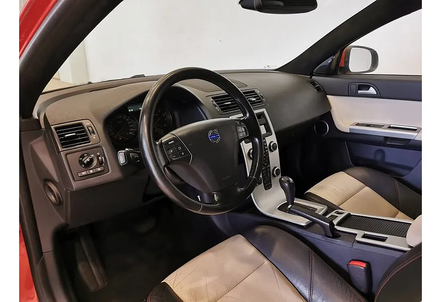 Volvo S40 2.0 Powershift (145 л.с.) Оранжевый в АВИЛОН. Слайд №19