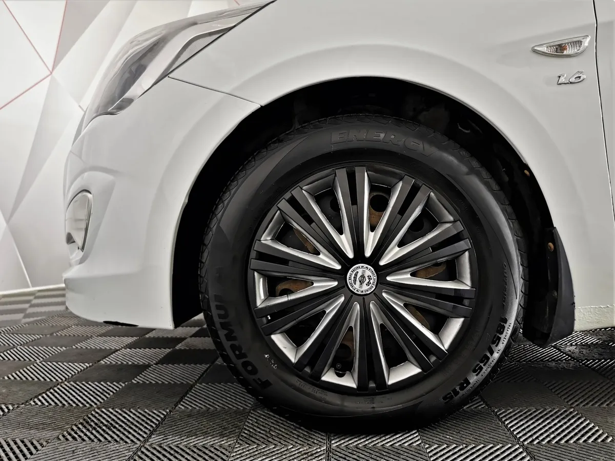 Hyundai Solaris 1.6 MT (123 л.с.) Белый в АВИЛОН. Слайд №9