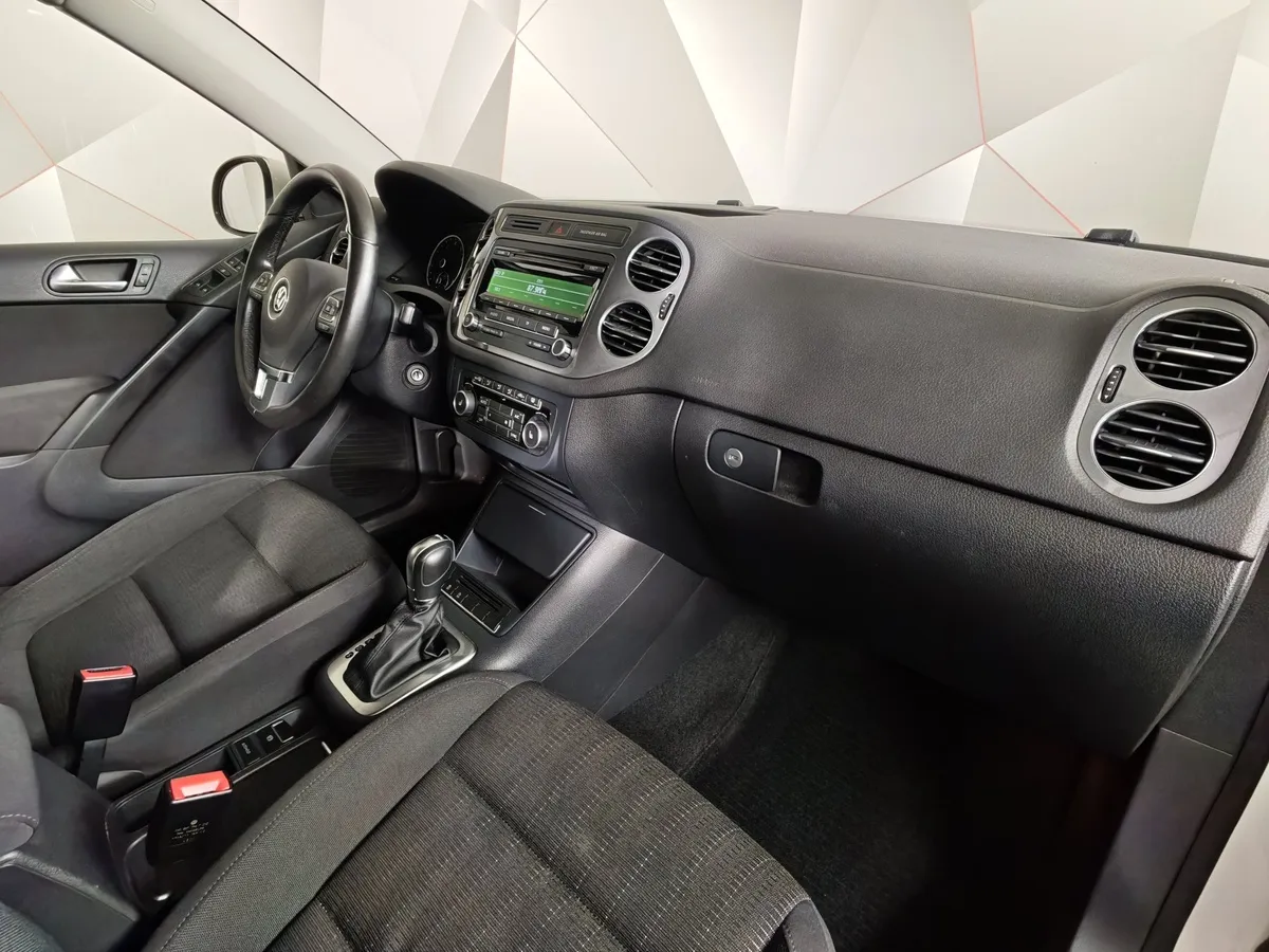 Volkswagen Tiguan 1.4 TSI BlueMotion DSG (150 л.с.) Trend & Fun Белый в АВИЛОН. Слайд №13