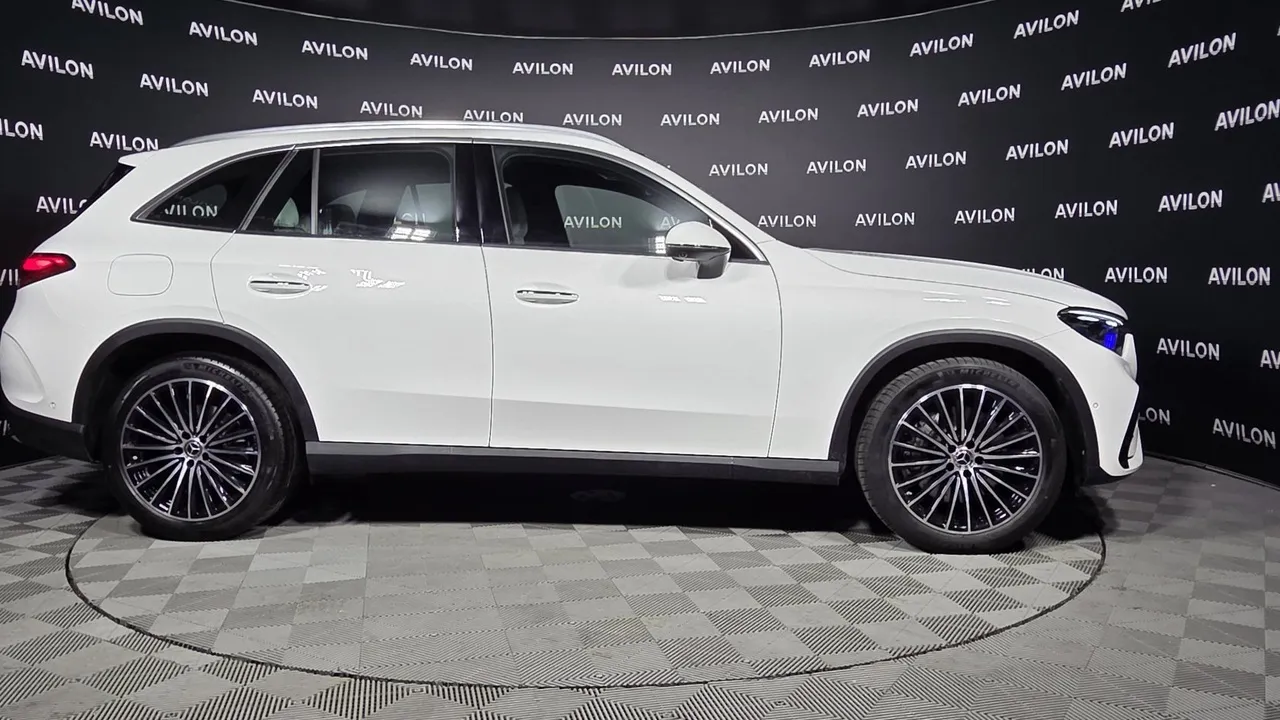 Mercedes-Benz GLC 300 4MATIC 9G-TRONIC (258 л.с.) Белый в АВИЛОН. Слайд №2