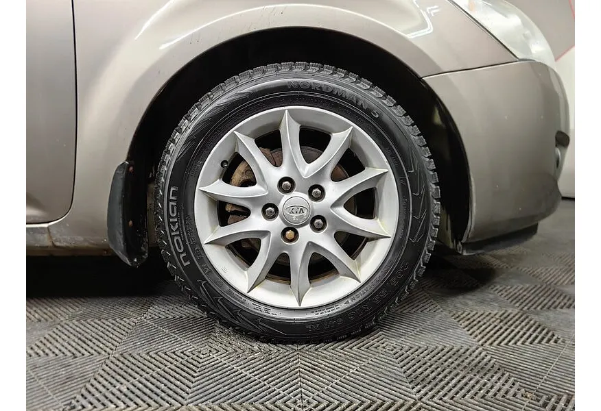 Kia Ceed 1.4 MT (109 л.с.) Бежевый в АВИЛОН. Слайд №9