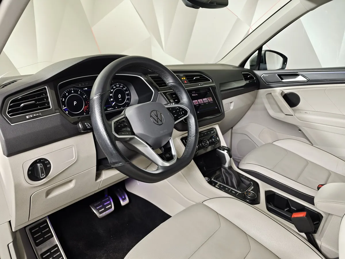 Volkswagen Tiguan 2.0 TSI 4Motion DSG (220 л.с.) Sportline Серебристый в АВИЛОН. Слайд №19