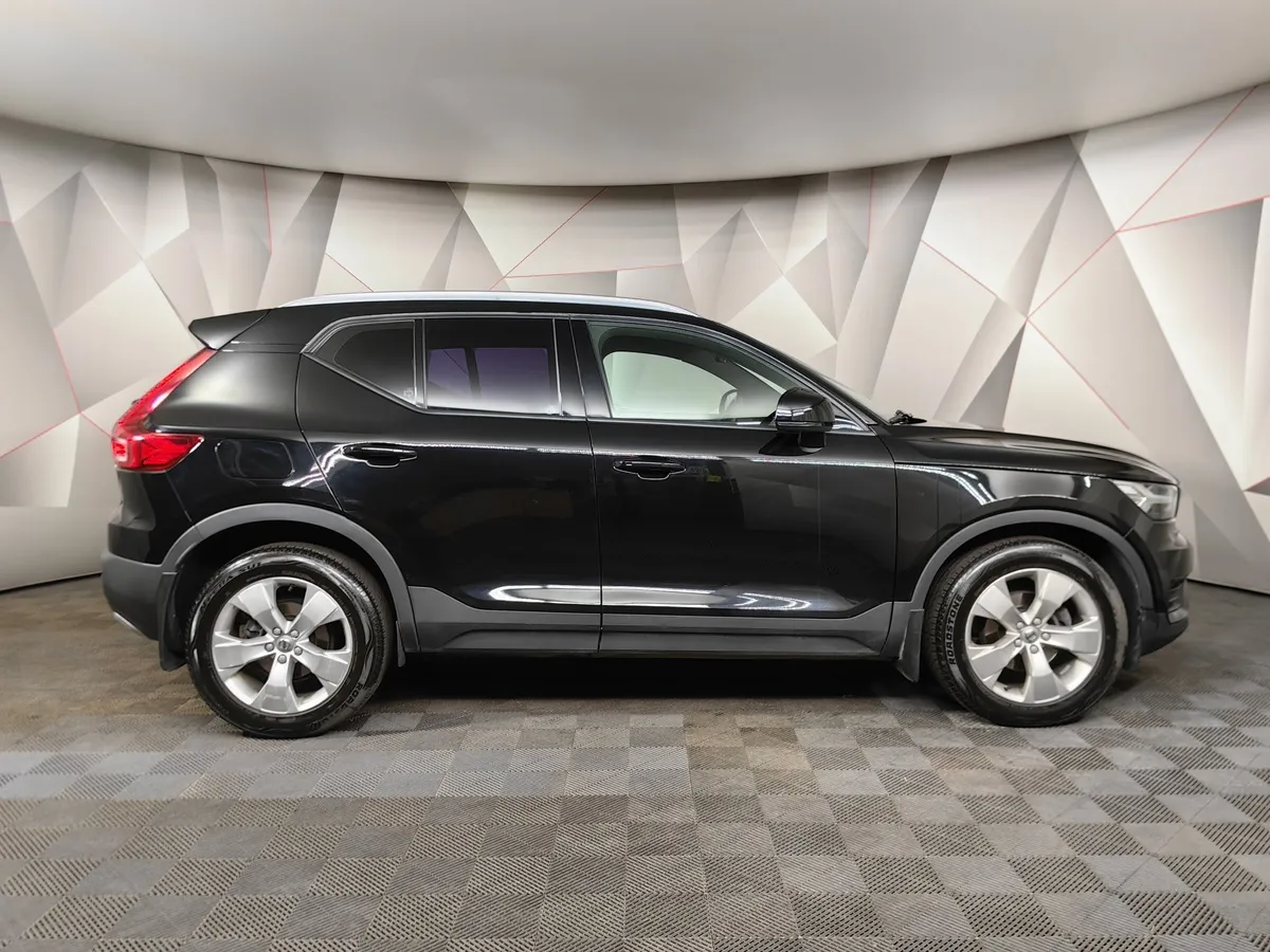 Volvo XC40 1.5 T3 Drive-E AT (150 л.с.) Momentum Черный в АВИЛОН. Слайд №6