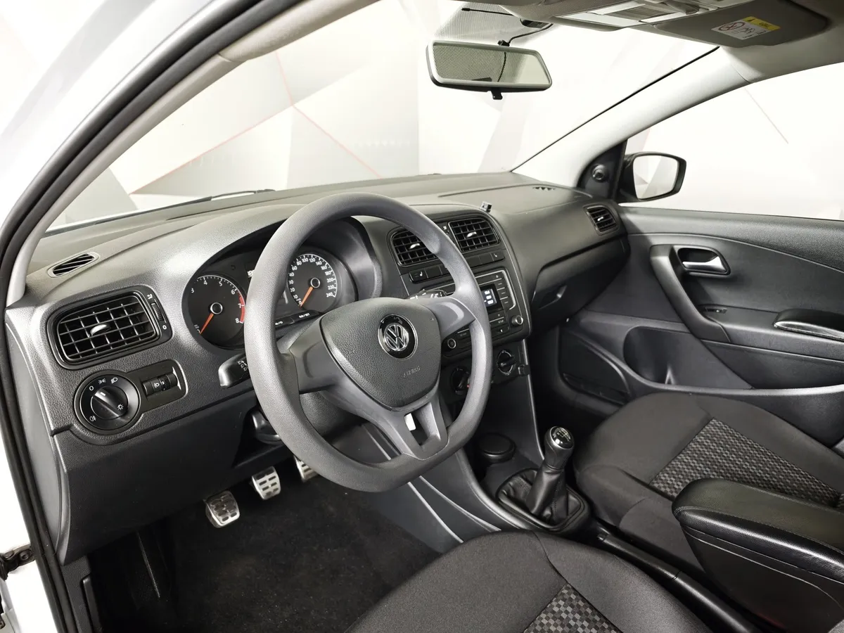 Volkswagen Polo 1.6 MPI MT (90 л.с.) Trendline Белый в АВИЛОН. Слайд №17