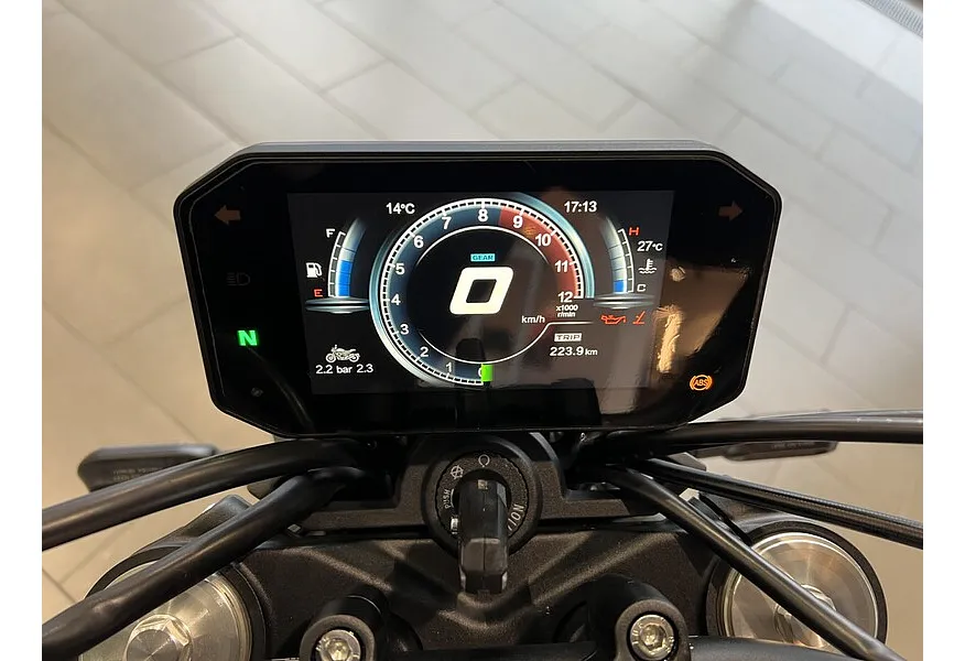 LIVE. Слайд №9