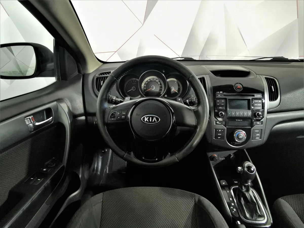 Kia Cerato 1.6 AT (126 л.с.) Серебристый в АВИЛОН. Слайд №17