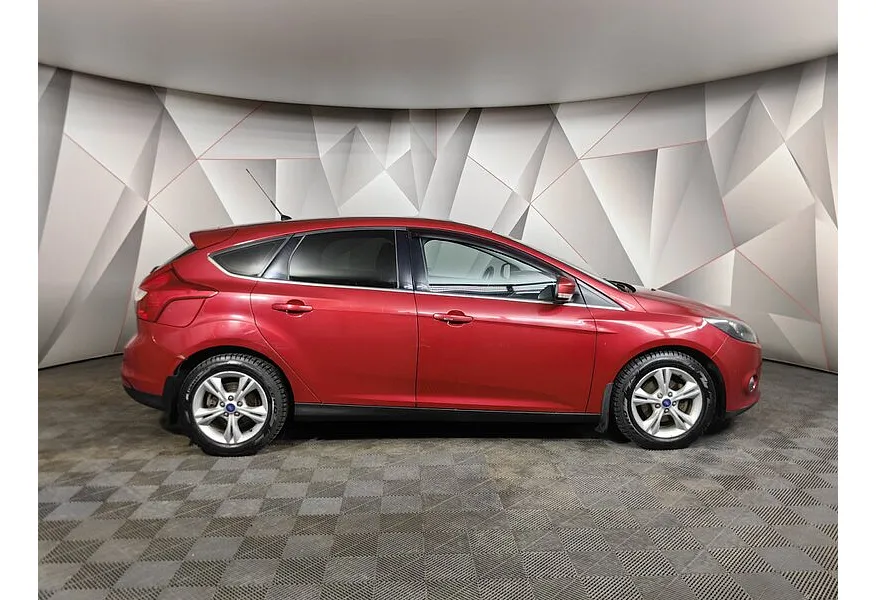 Ford Focus 1.6 Ti-VCT PowerShift (125 л.с.) Titanium Красный в АВИЛОН. Слайд №6