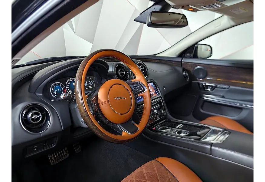Jaguar XJ 3.0 AT AWD LWB (340 л.с.) Luxury Черный в АВИЛОН. Слайд №19