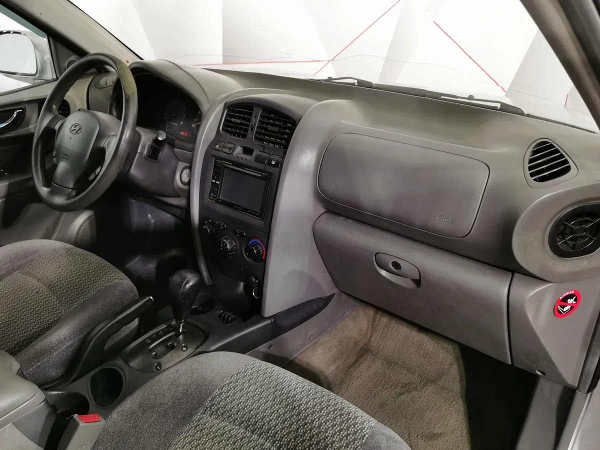 Hyundai Santa Fe 2.4 AT (150 л.с.) Серебристый в АВИЛОН. Слайд №12