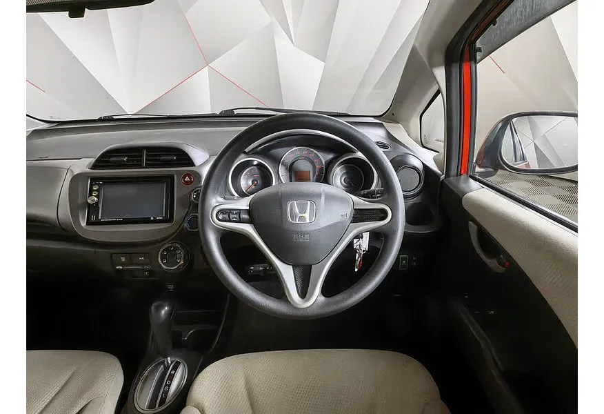 Honda Fit 1.3 CVT (100 л.с.) Красный в АВИЛОН. Слайд №17