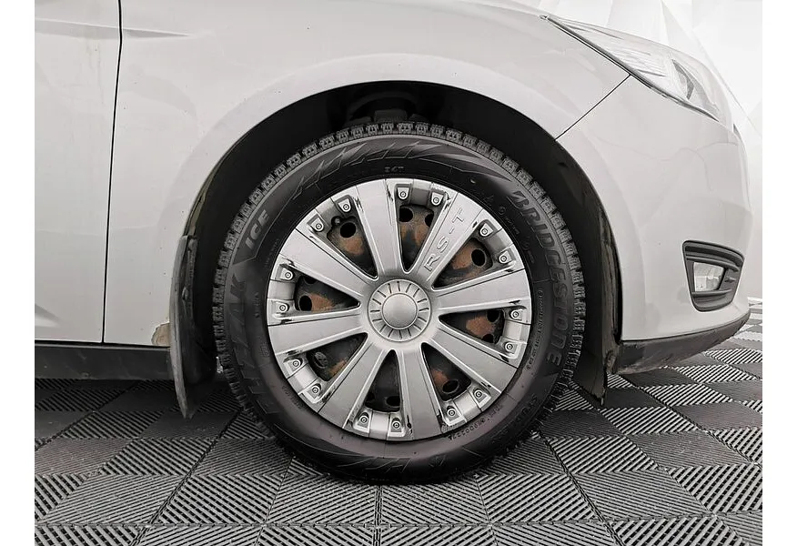 Ford Focus 1.6 Ti-VCT PowerShift (105 л.с.) SYNC Edition Серебристый в АВИЛОН. Слайд №9