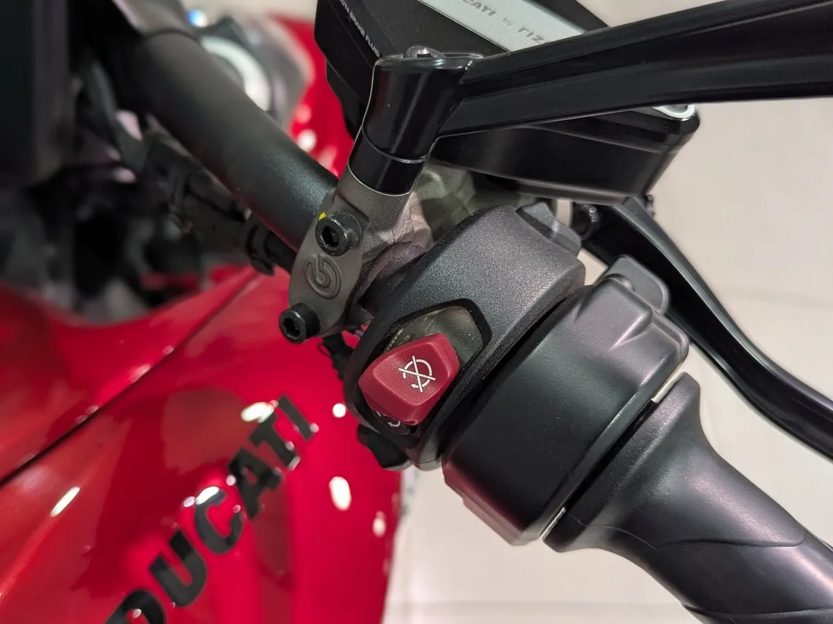 Ducati XDiavel V4 V4 1158 см³ (168 л.с.) (168) 1158 Красный в АВИЛОН. Слайд №9