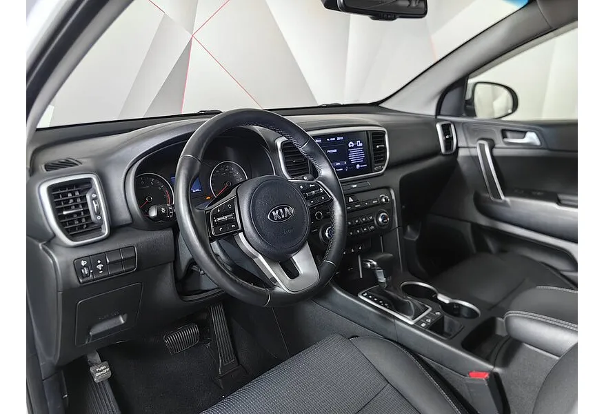 Kia Sportage 2.0 AT 2WD (150 л.с.) Luxe Black Edition Белый в АВИЛОН. Слайд №19
