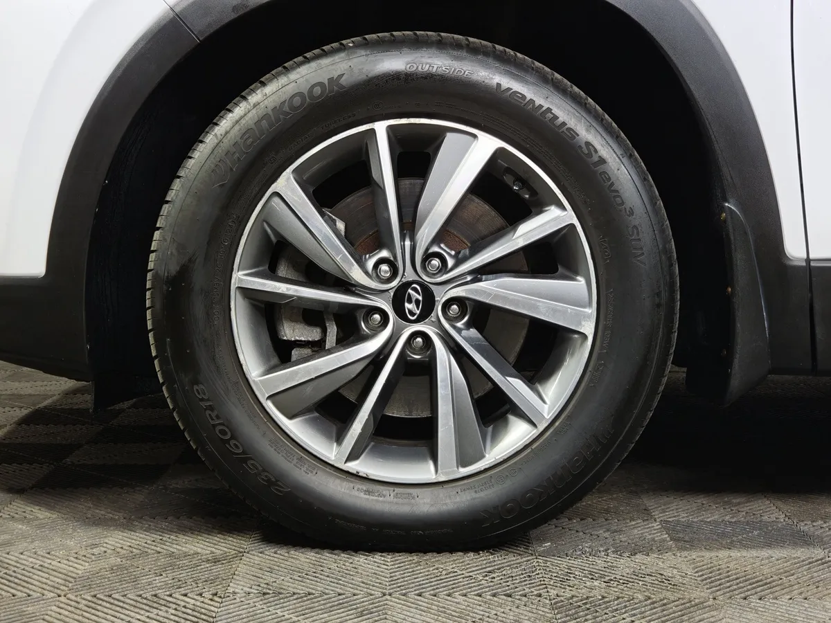 Hyundai Santa Fe 2.4 (188 л.с.) - 6AT Premier Белый в АВИЛОН. Слайд №9