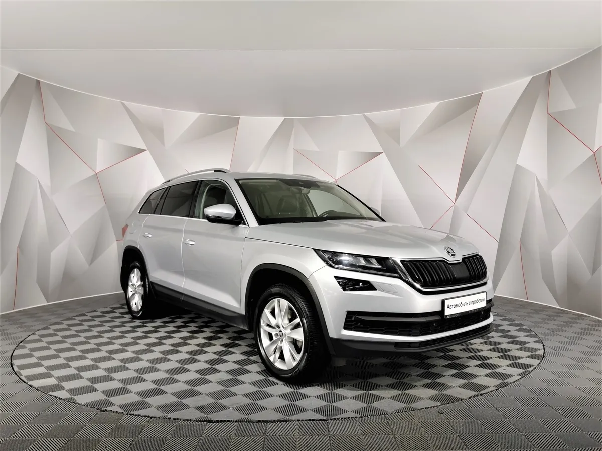 Skoda Kodiaq 2.0 TDI DSG 4X4 (150 л.с.) Серебристый в АВИЛОН. Слайд №3