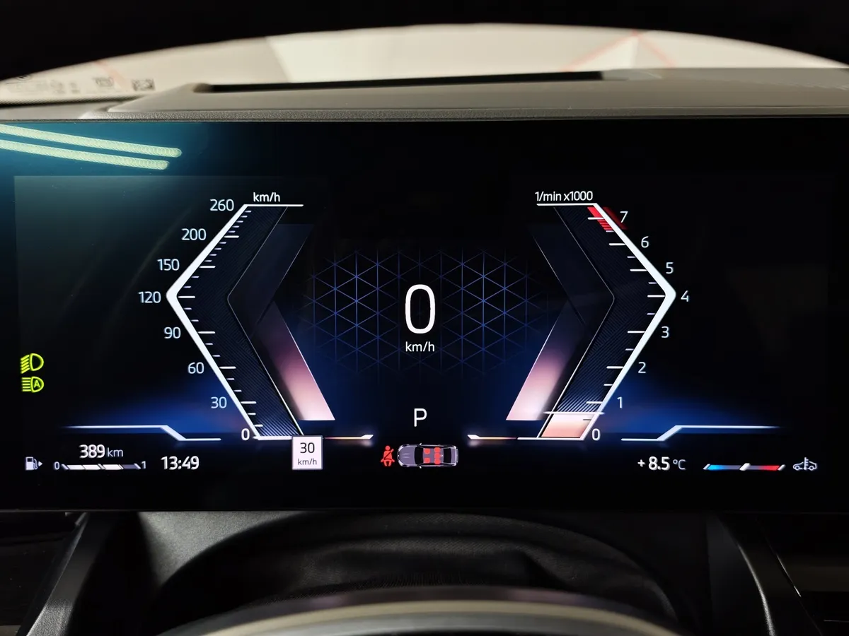 BMW 5 серия 530i xDrive AT (252 л.с.) Черный в АВИЛОН. Слайд №17