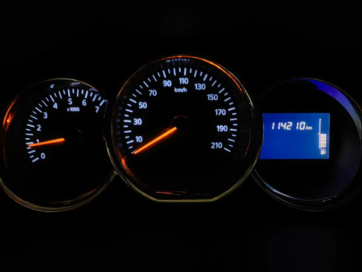 Renault Logan 1.6 MT (82 л.с.) Серый в АВИЛОН. Слайд №18