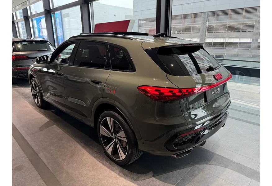 Audi Q5 L 2.0 40 TFSI S tronic quattro (272 л.с.) Зеленый в АВИЛОН. Слайд №3 Audi Q5 L 2.0 40 TFSI S tronic quattro (272 л.с.) Зеленый в АВИЛОН. Слайд №3