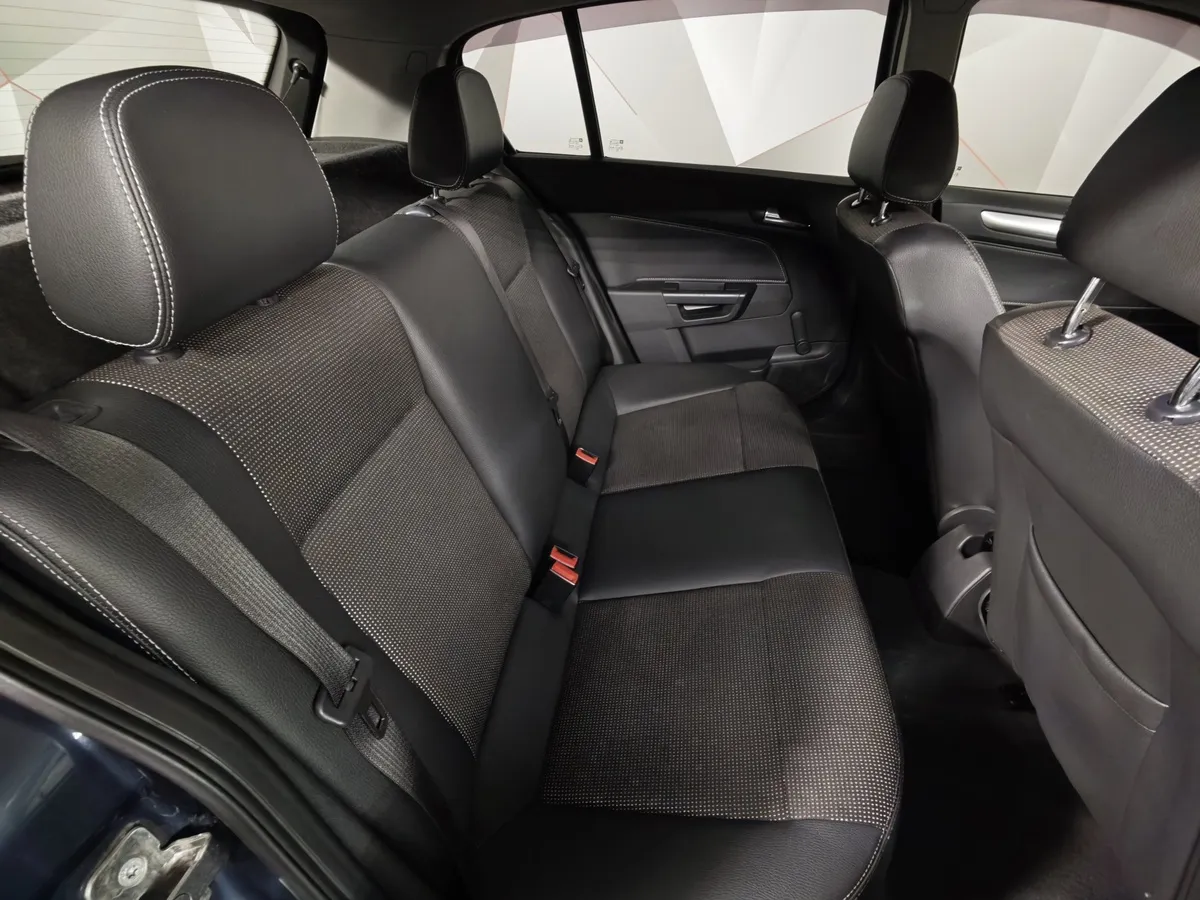 Opel Astra 1.8 AT (140 л.с.) Синий в АВИЛОН. Слайд №16