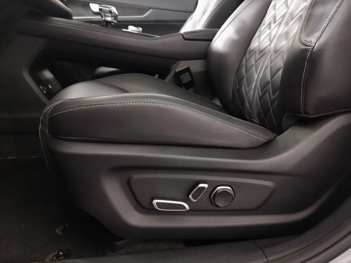 Changan UNI-K 2.0 AT 4WD (226 л.с.) Tech Серый в АВИЛОН. Слайд №20