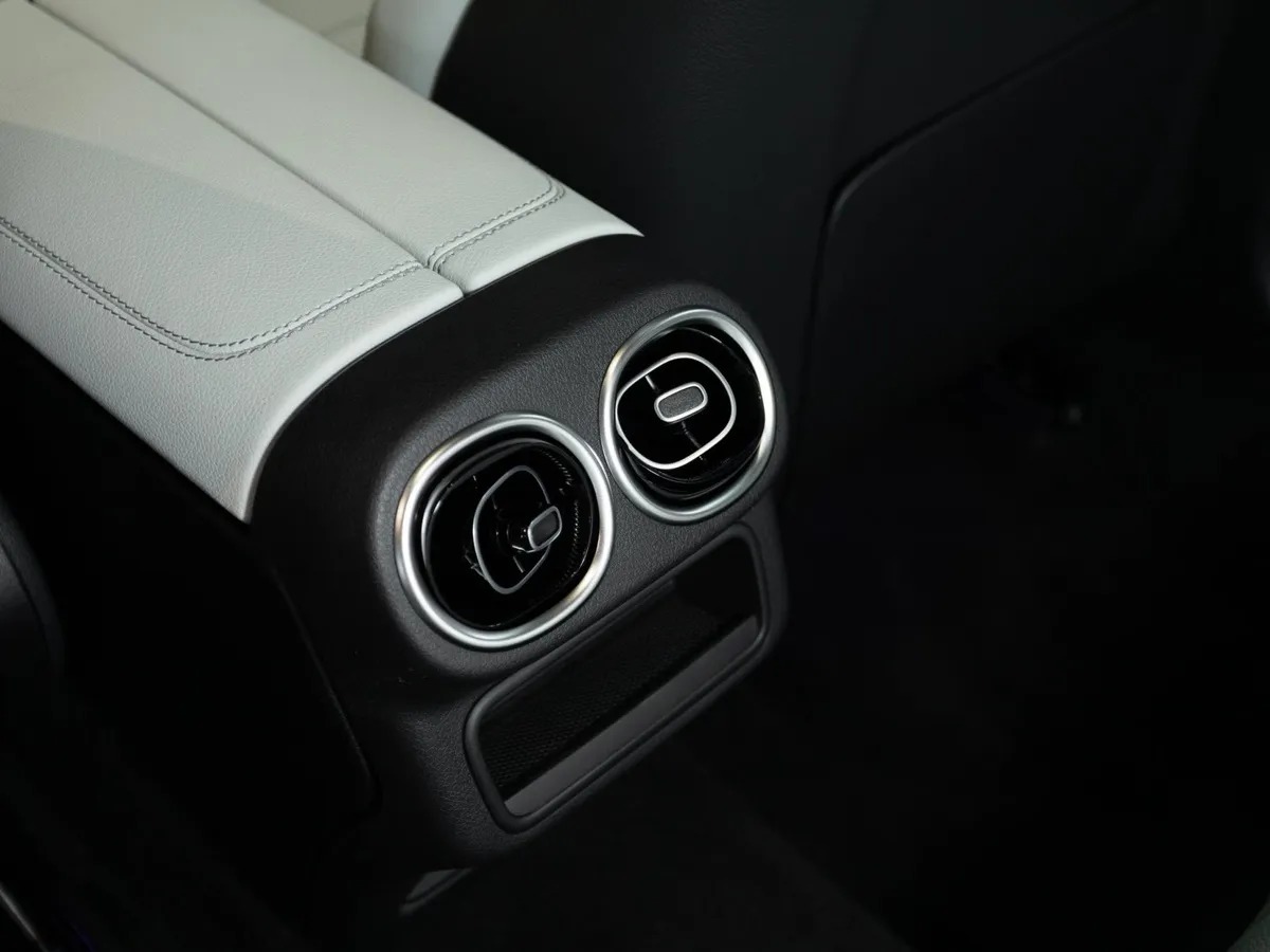 Mercedes-Benz GLC 300 4MATIC 9G-TRONIC (258 л.с.) Белый в АВИЛОН. Слайд №19