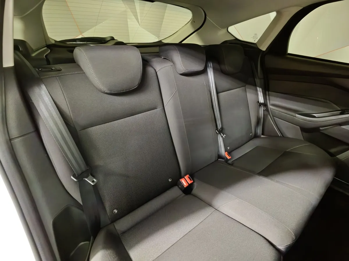 Ford Focus 1.6 Ti-VCT PowerShift (125 л.с.) Trend Белый в АВИЛОН. Слайд №16