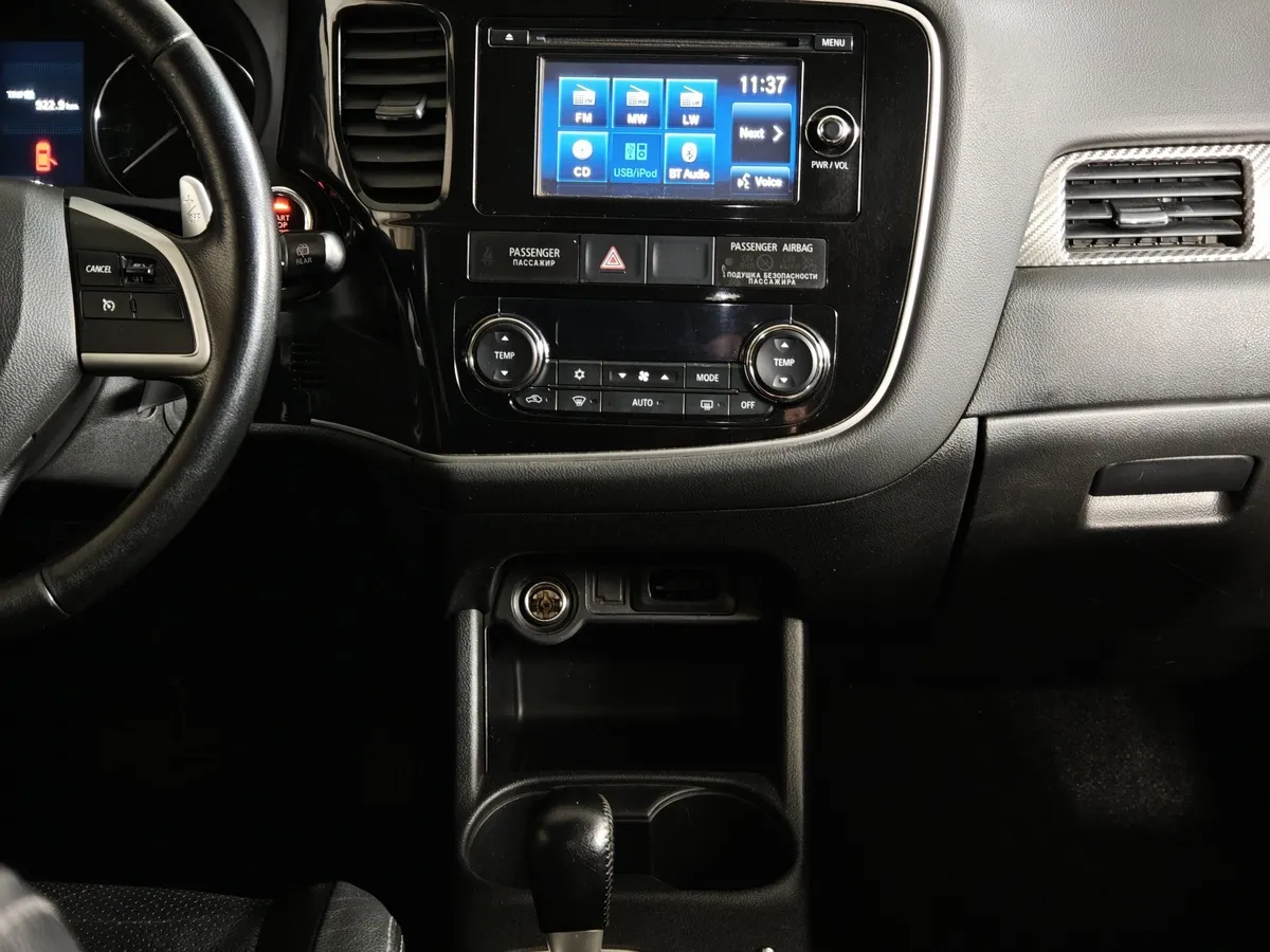 Mitsubishi Outlander 2.0 CVT 4WD (146 л.с.) Белый в АВИЛОН. Слайд №15