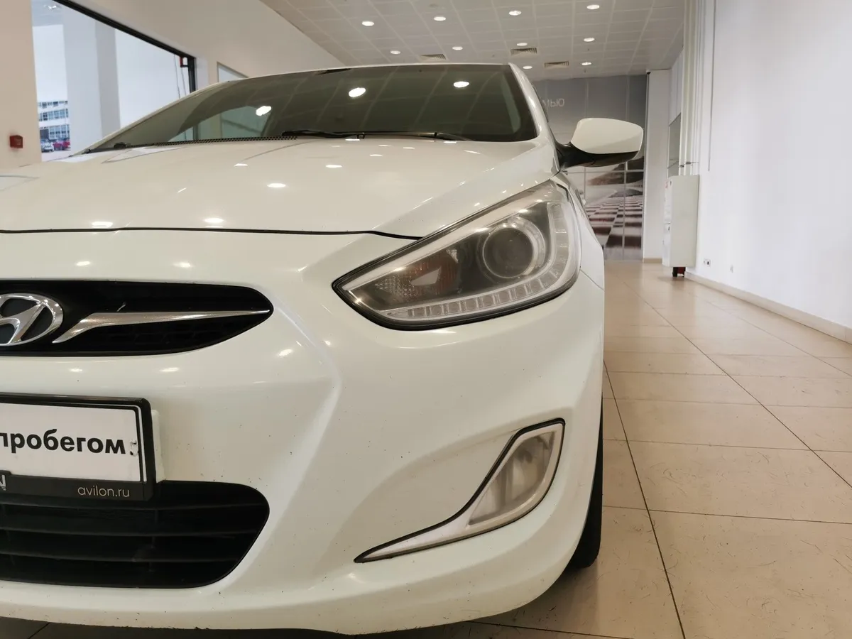 Hyundai Solaris 1.6 MT (123 л.с.) Comfort Белый в АВИЛОН. Слайд №10
