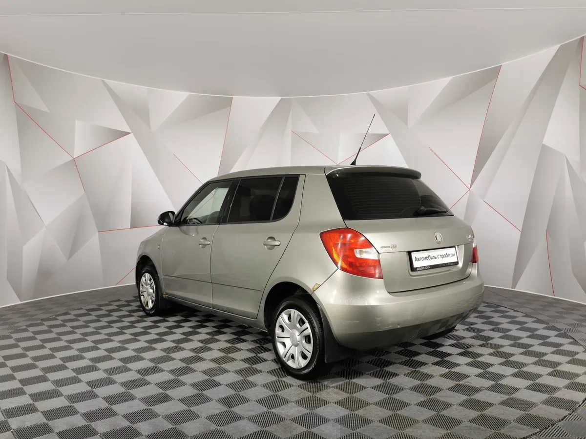 Skoda Fabia 1.2 MT (70 л.с.) Серый в АВИЛОН. Слайд №4